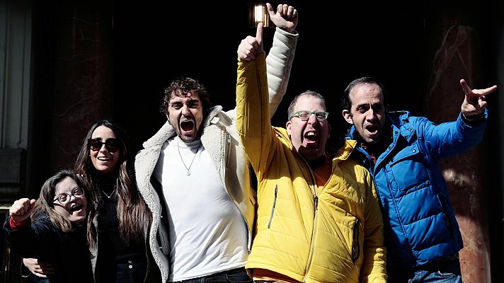 Telediario 1 - 'Campeones de la comedia': la historia de 'Campeones' se estrena en el teatro