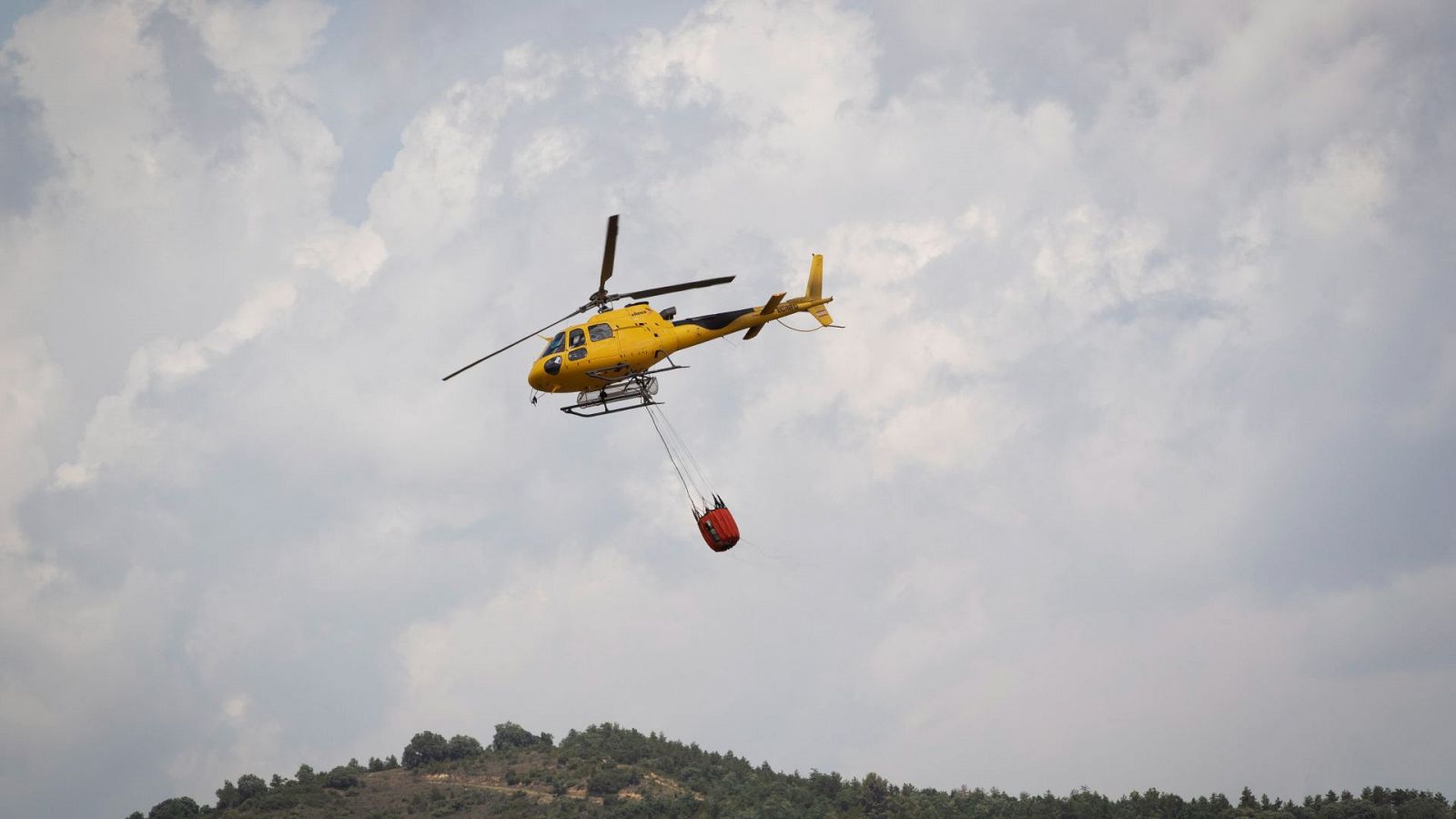 Los incendios en Navarra mantienen dos focos activos