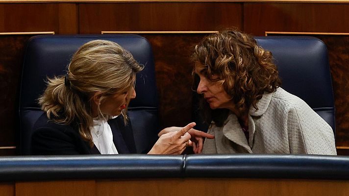 Montero ve de "justicia" que las eléctricas paguen más, pero no apoya la subida del 10% que propone Díaz