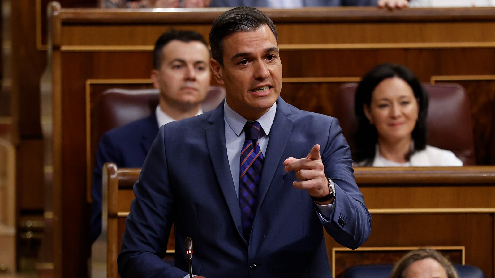 Sánchez anuncia que bajará el IVA de la luz del 10% al 5% en el Consejo de Ministros de este sábado