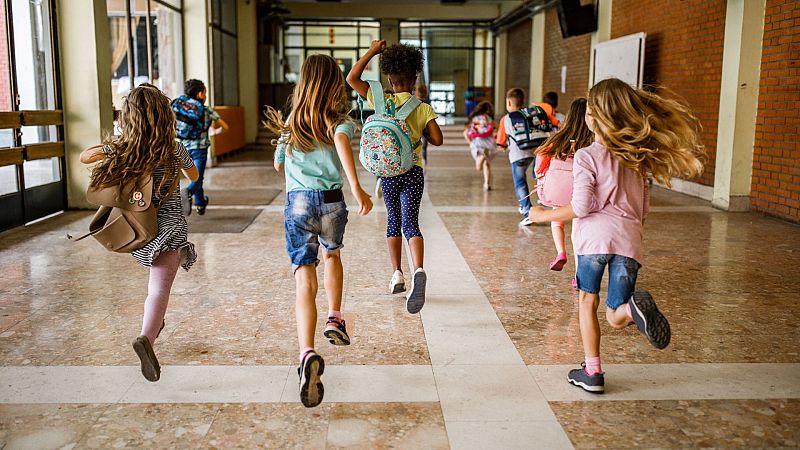 Comienzan las vacaciones escolares y con ellas la eterna cuestión: ¿Con quién se quedan los niños? - Ver ahora