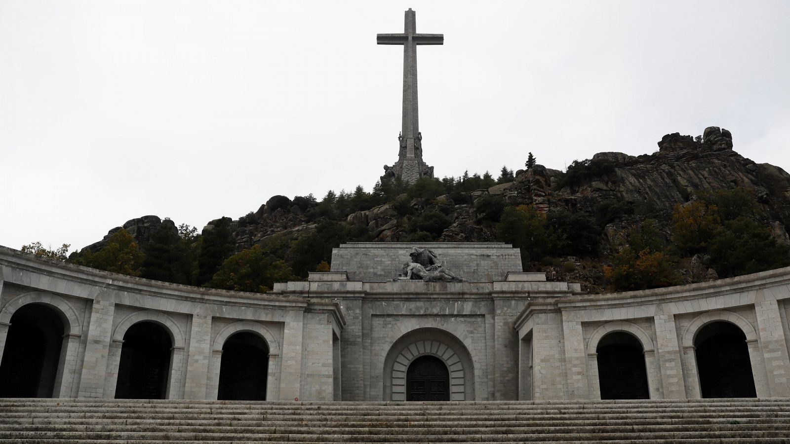 Justicia permite exhumación víctimas del Valle de los Caídos