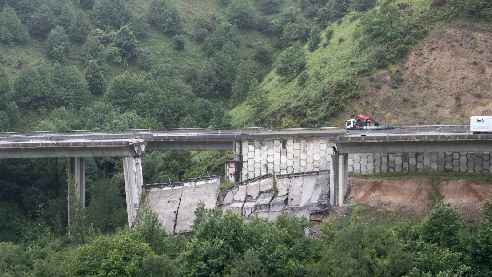 Los expertos siguen investigando las causas del colapso del viaducto de la A-6 