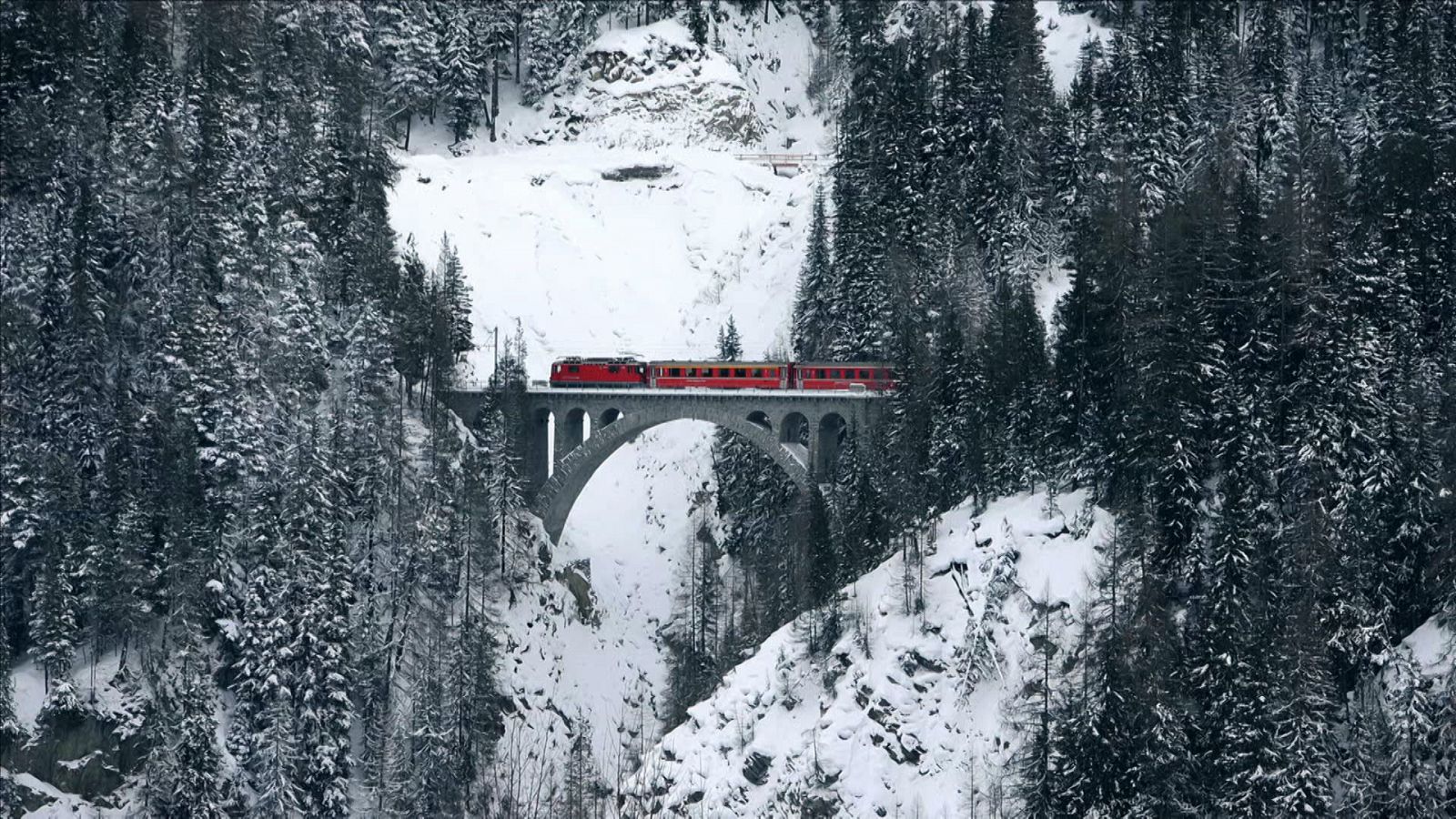 Viajar en tren - Suiza: Scuol - St. Moritz - Corviglia - Documental en RTVE