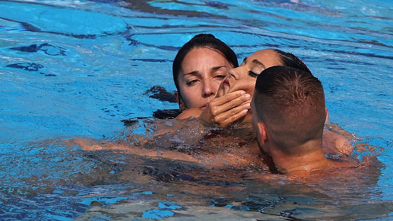 Susto en el Mundial de natación: desmayo y rescate de Anita Álvarez -- Ver ahora
