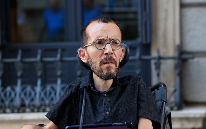 Echenique cree que la bajada del iva de la luz tendrá un "efecto modesto" e insiste "en aumentar impuestos a las eléctricas" 