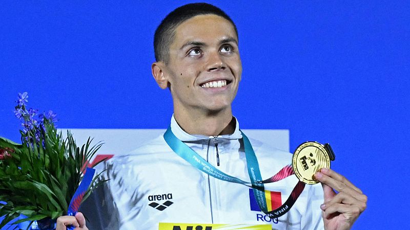 El joven rumano Popovici, revelación del Mundial de natación con un doblete histórico -- Ver ahora