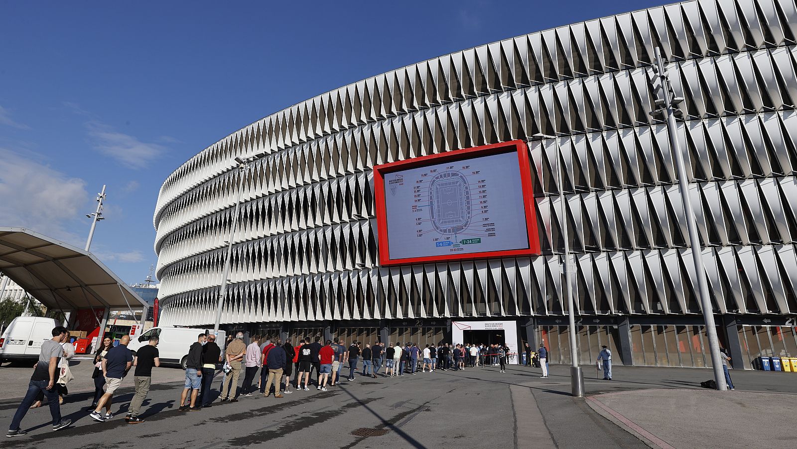 Los socios del Athletic eligen presidente con Bielsa o Valverde en el horizonte