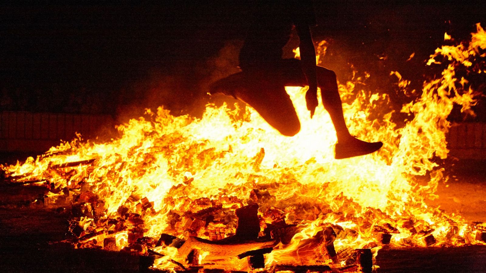 Primera noche de San Juan tras el Covid: diversión e ilusión en la noche más corta del año - Ver ahora