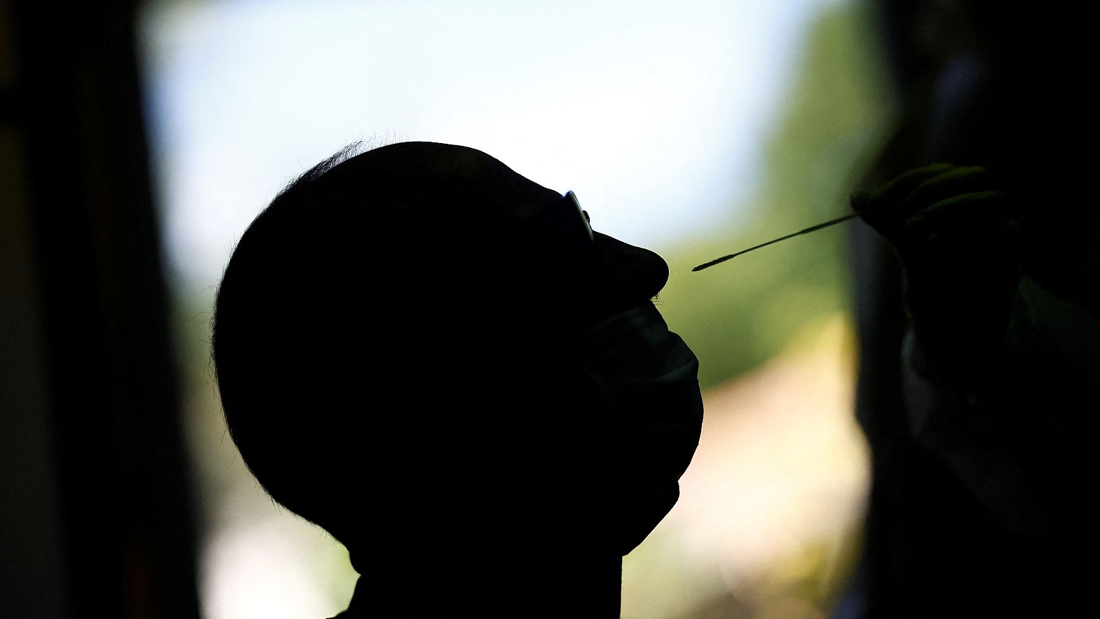 Repuntan con fuerza los casos de COVID y las hospitalizaciones