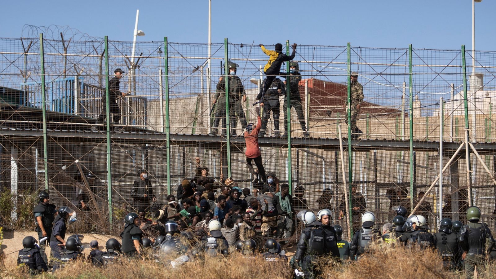 Melilla | Al menos 133 inmigrantes entran en Melilla tras saltar la valla fronteriza