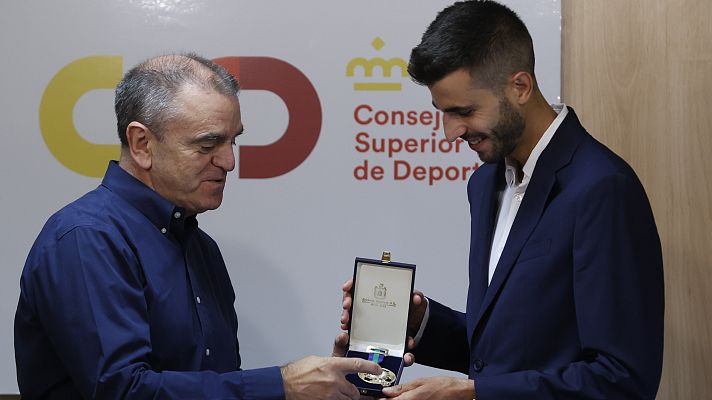 Marc Tur, Medalla de Oro a la Real Orden del Mérito Deportivo por su \"compromiso con la igualdad\"