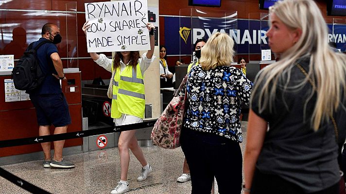 Telediario 1 - Ryanair no cancela ningún vuelo durante su primer día de huelga en España