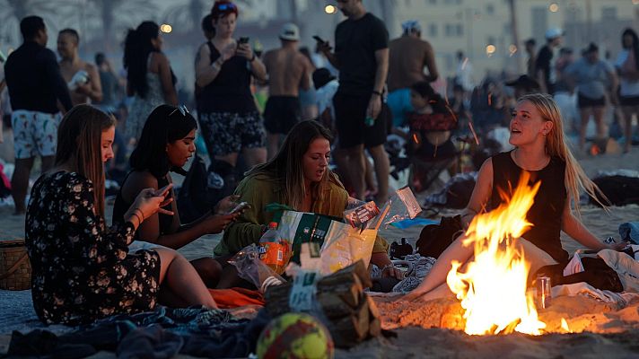 Telediario 1 - El fuego y los rituales vuelven a la noche de San Juan después de dos años de pandemia
