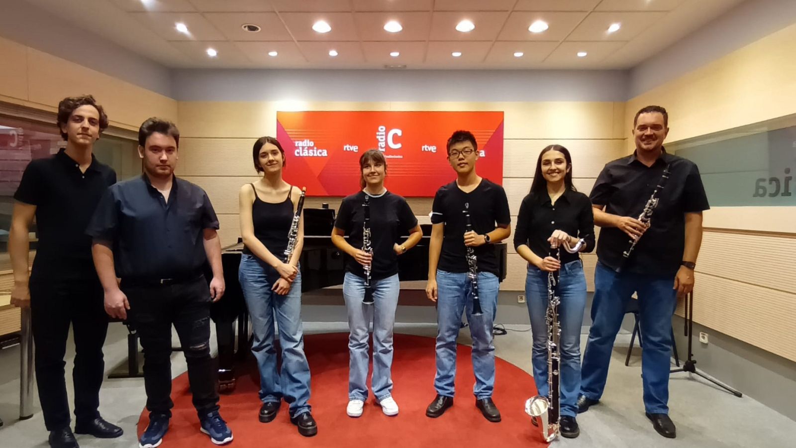 Conservatorio Victoria de los Ángeles - escuchar aquí