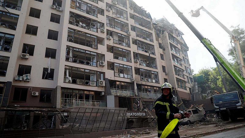 Kiev registra explosiones causadas por misiles en un edificio residencial