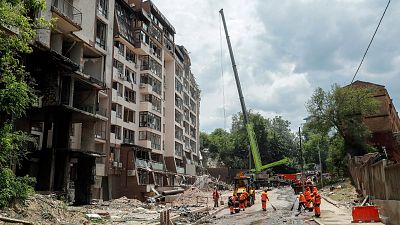 Rusia vuelve a atacar un barrio residencial de Kiev