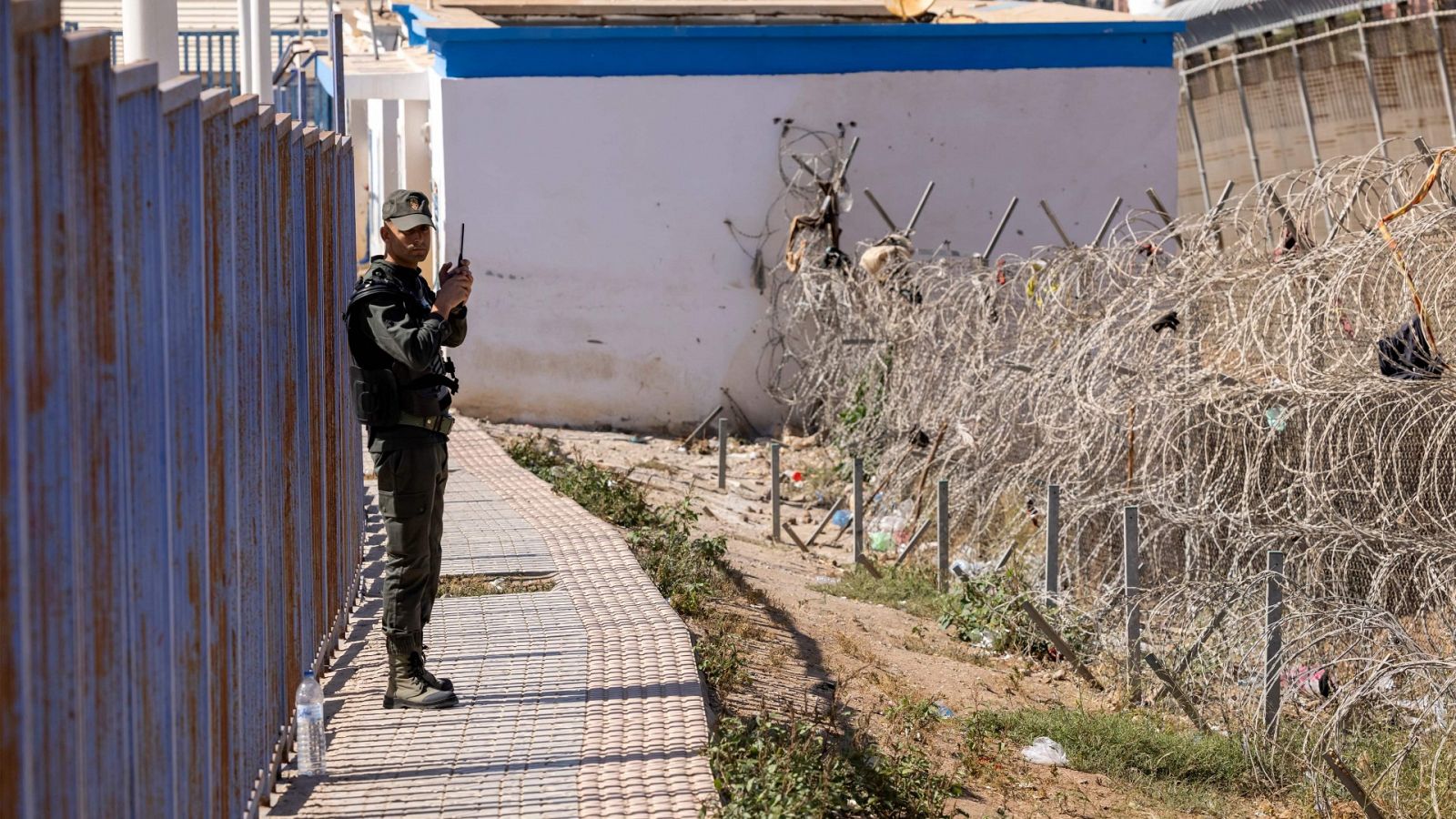 El Gobierno se enfrenta a las críticas de los grupos políticos tras el salto a la valla de Melilla