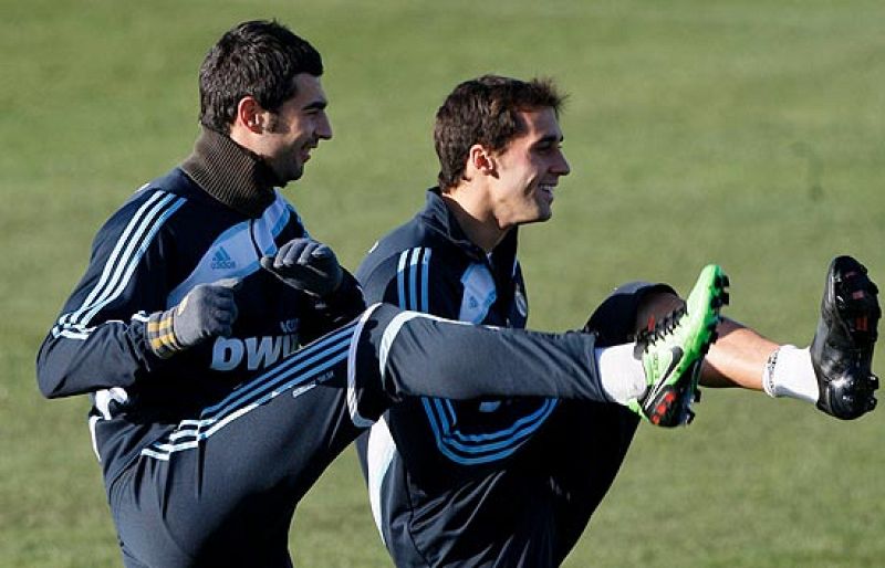 El Real Madrid prepara su partido de Liga ante el Mallorca. Para el mismo, Pellegrini podrá contar con Kakà y con Guti que ya se han recuperado de sus lesiones. Albiol compareció en rueda de prensa.