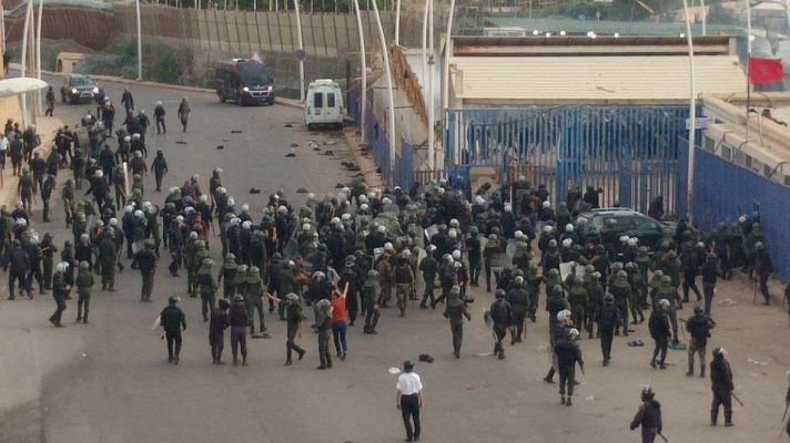 Telediario 1 - La policía marroquí desmanteló los campamentos de los migrantes un día antes del salto masivo a la valla de Melilla