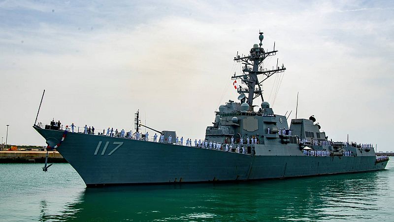 Destructor de EE.UU. en la base naval de Rota