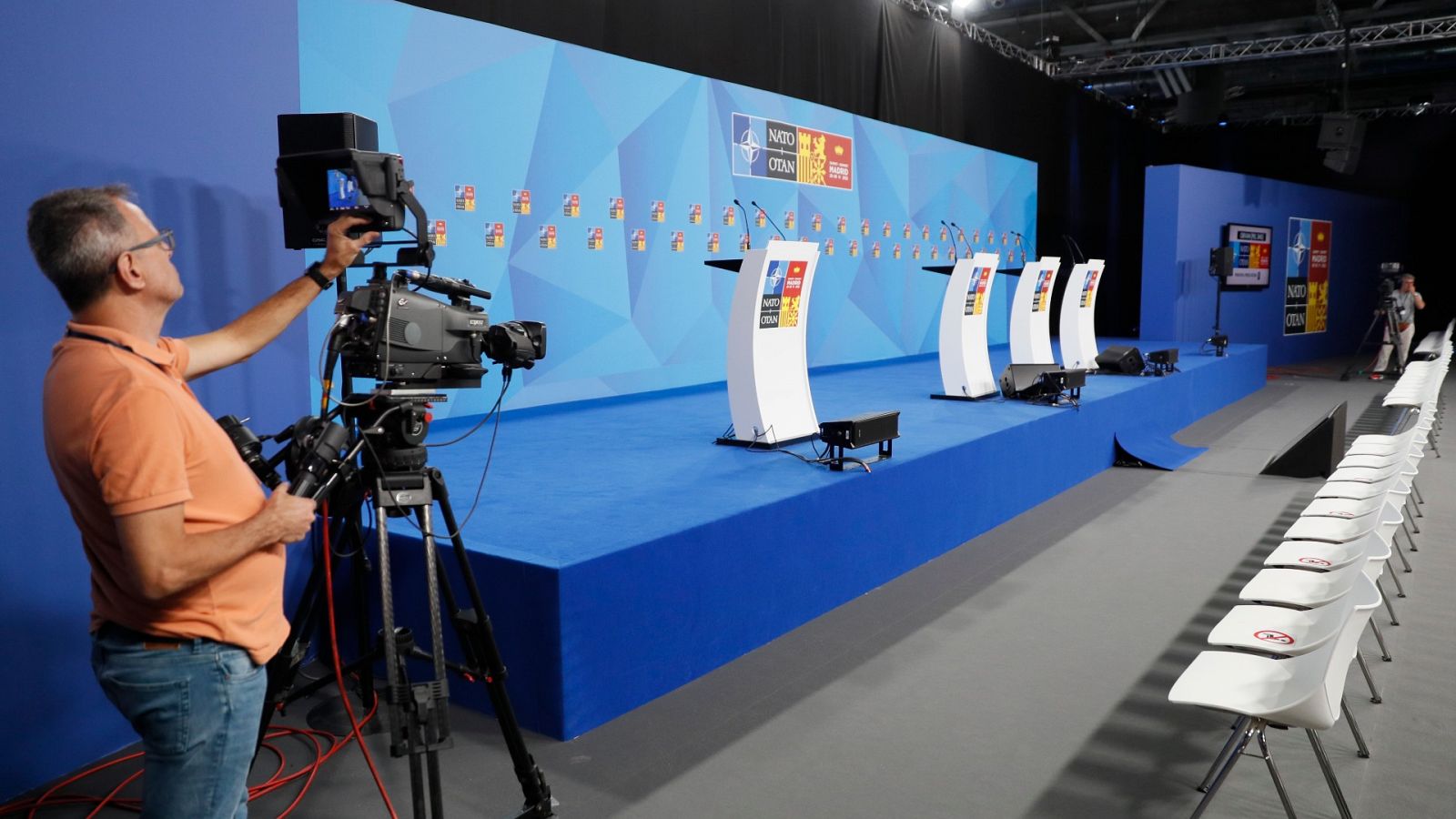 La cumbre de la OTAN que no se ve: cerca de 2.000 periodistas trabajan intensamente en un pabellón