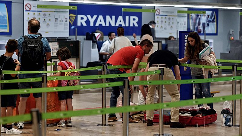 Ryanair cancela 10 vuelos por la huelga de tripulantes de cabina