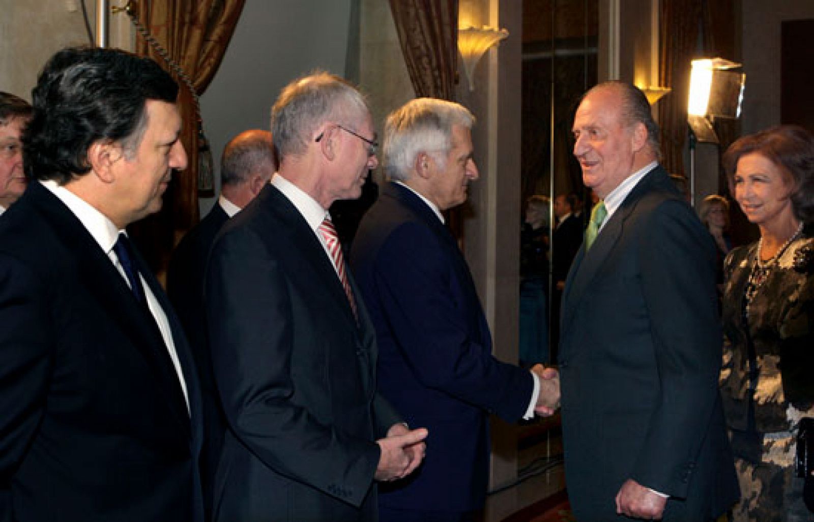 España asume oficialmente el liderazgo de Europa en un acto en el Teatro Real | Ver