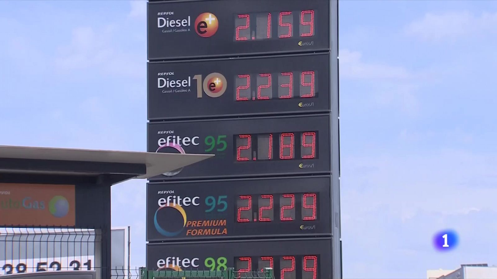 El preu de la gasolina baixa després de 9 setmanes