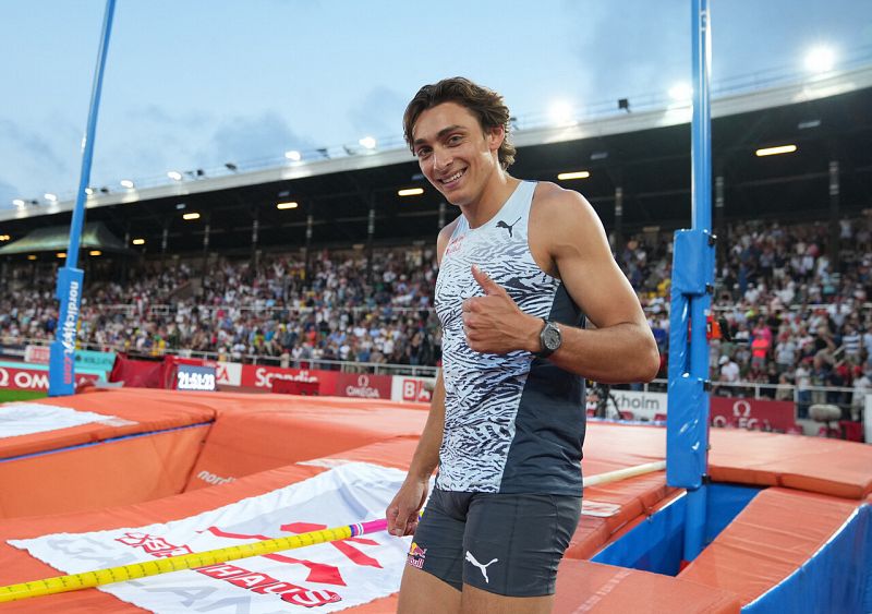 Duplantis bate la mejor marca al aire libre (6,16m) | Ver
