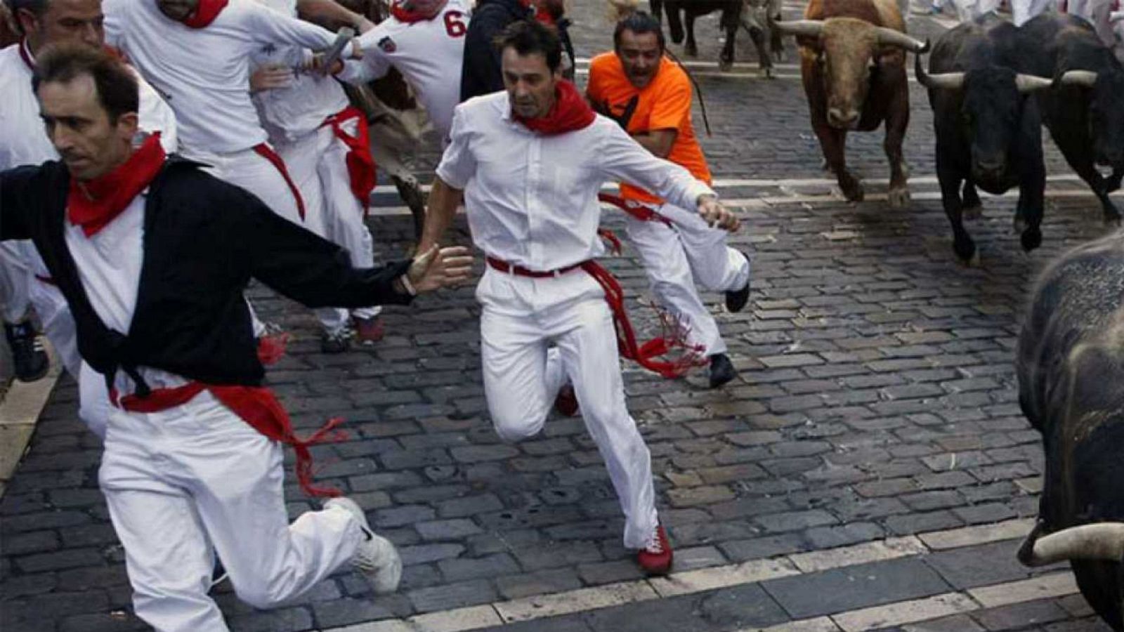 ¿Cuánto cuesta el conjunto completo de San Fermín? El coste del traje ronda los 56 euros - Ver ahora