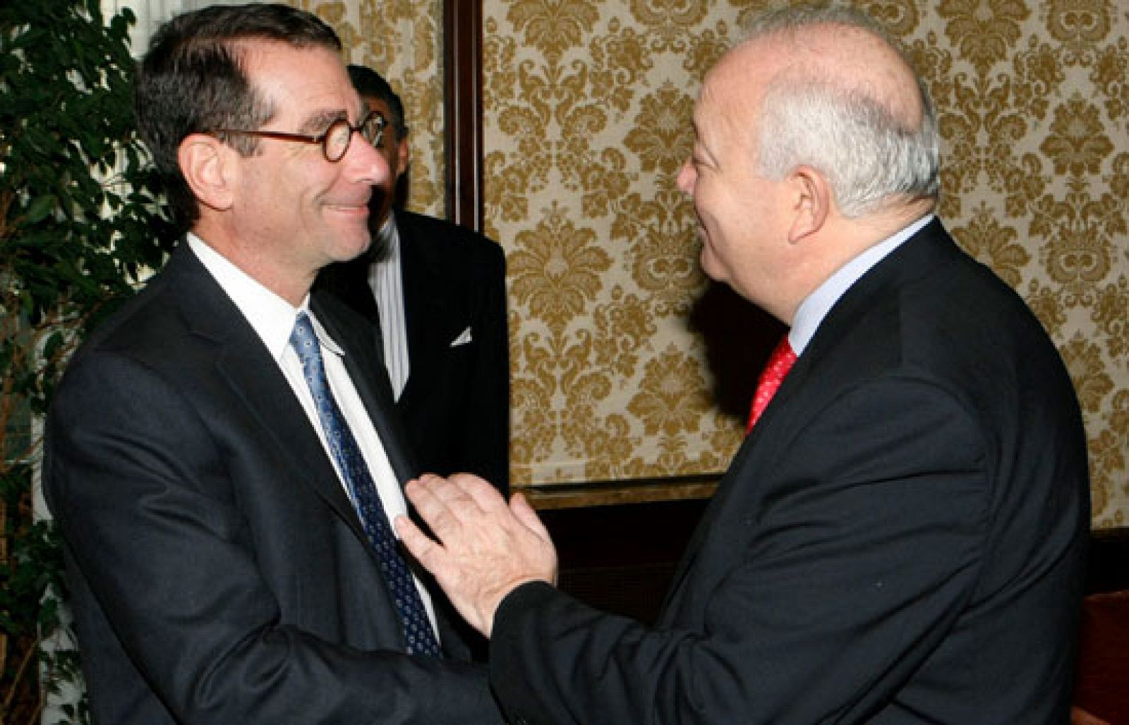 Alan Solomont, un filántropo y empresario de Massachussets, se ha presentado formalmente como el nuevo embajador de Estados Unidos en España. Hacía casi un año que Estados Unidos no tenía embajador en España.