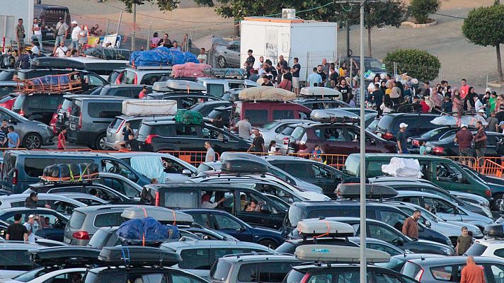 Largas colas en el acceso a Marruecos desde Ceuta en la Operación Paso del Estrecho