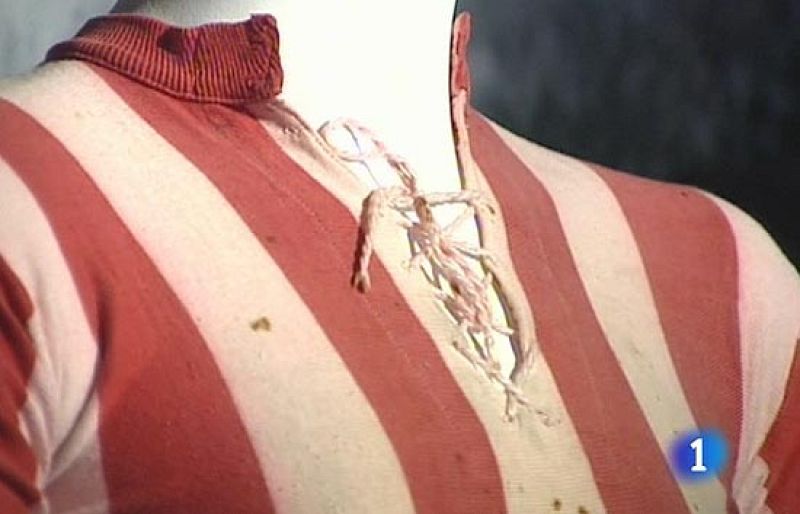 Se cumplen 100 años desde que el Athletic de Bilbao defiende los colores rojiblancos en su camiseta. Estos colores sustituyeron al blanco y azul en 1909.