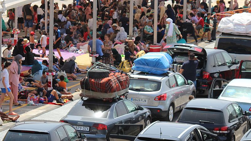 Colas de hasta siete horas para cruzar de Ceuta a Marruecos en la Operación Paso del Estrecho