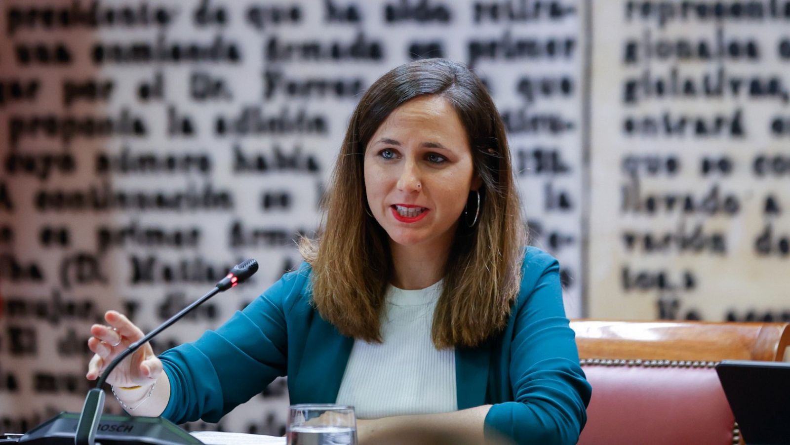 Podemos propone fijar un precio máximo a los combustibles para contener la inflación