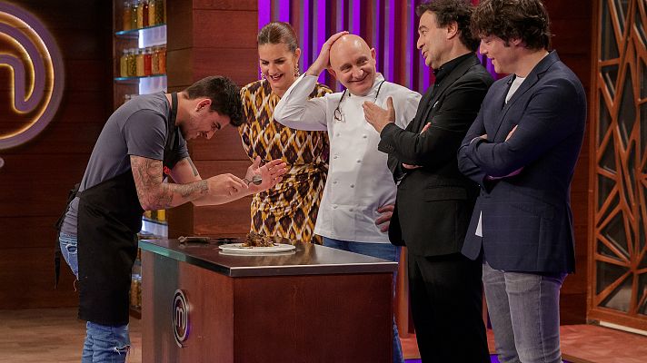 Adrián prepara su mejor plato en MasterChef