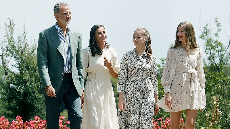 Los reyes y sus hijas se reúnen en Barcelona con los premiados por los premios Fundación Princesa de Girona