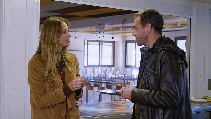 Visitem un menjador que reparteix l'excedent alimentari