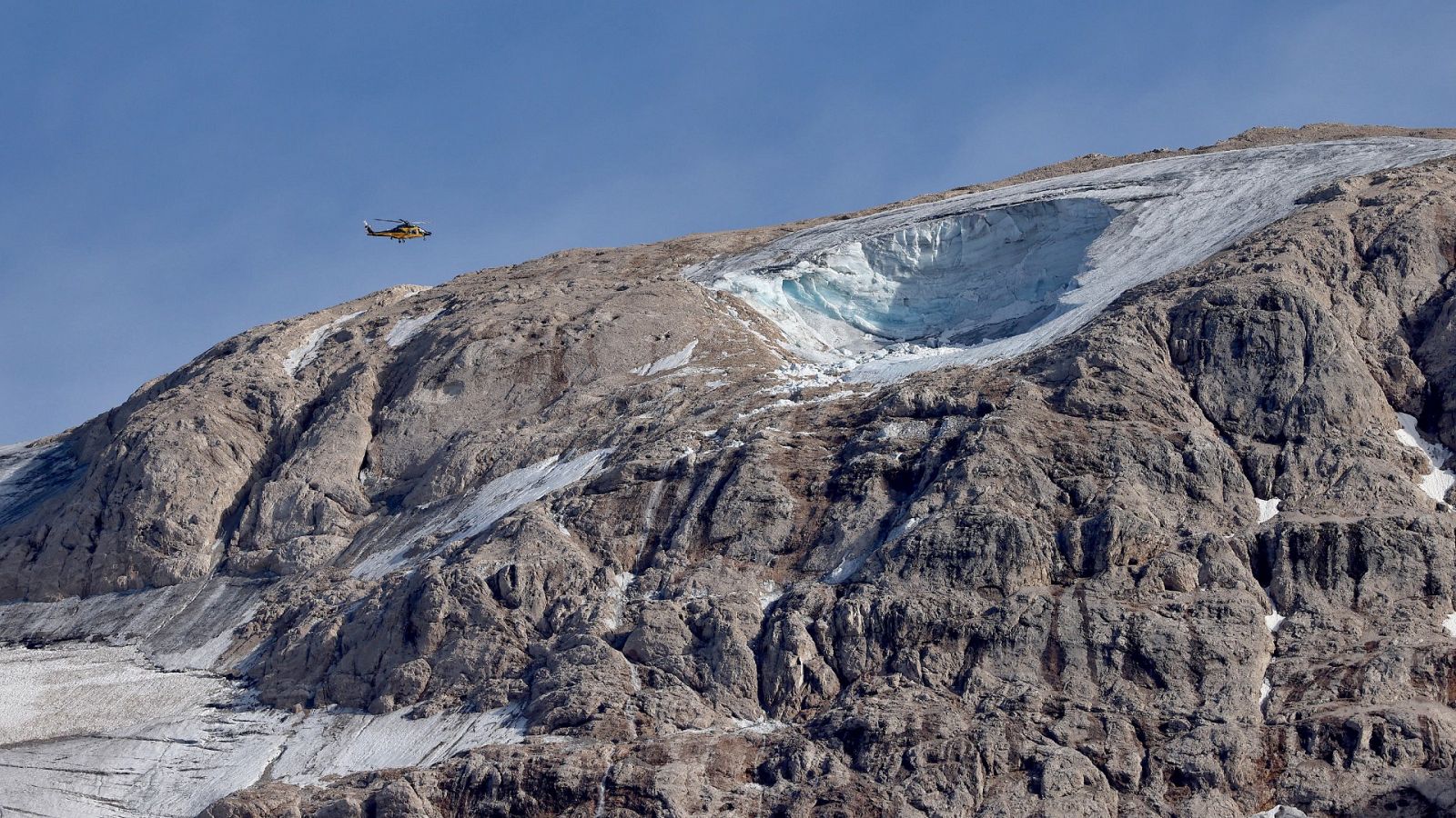 Al menos 7 muertos y 13 desaparecidos por un alud en los Alpes italianos