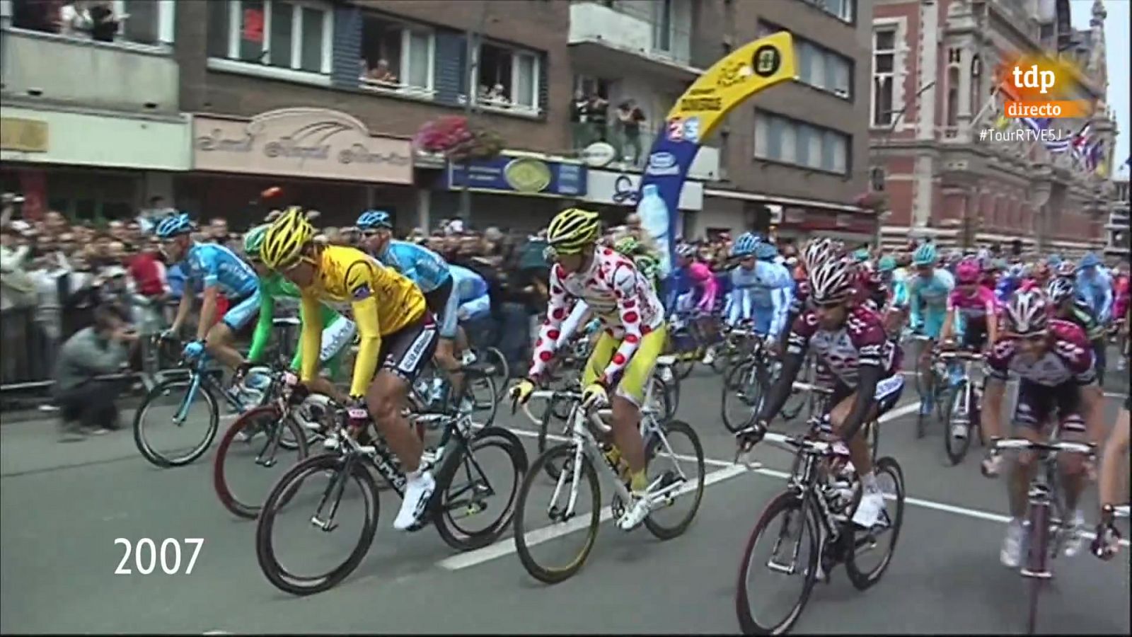 Dunquerke, salida del Tour en 2007 con Cancellara de amarillo