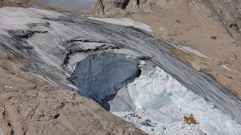 Cierran el acceso a la zona en la que se desprendió el glaciar en Italia