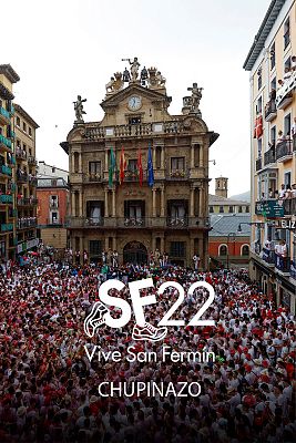 Un multitudinario chupinazo recibe San Ferm�n 2022 