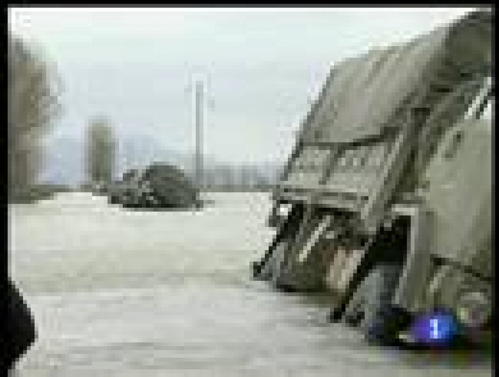 La nieve no sólo está causando estragos en España sino también en el resto del mundo. El norte de Alemania está en alerta por la posible rotura de diques y hay viajeros atrapados en carreteras y aeropuertos.