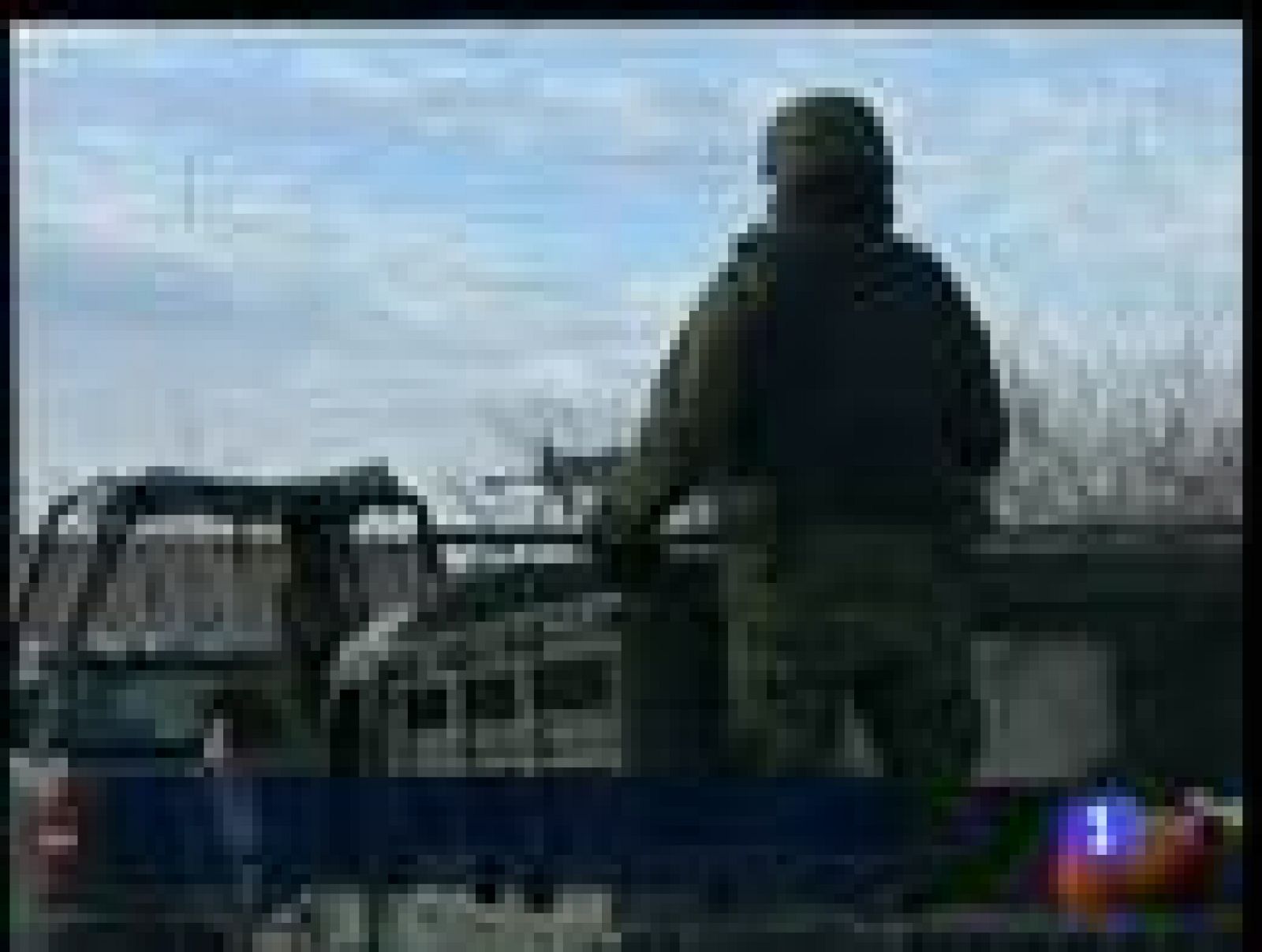 México ha vivido la jornada más violenta de la guerra que protagonizan los cárteles de la droga para mantener el control territorial. Sesenta y nueve asesinatos en nueve estados del país, la cifra más alta en un sólo día.