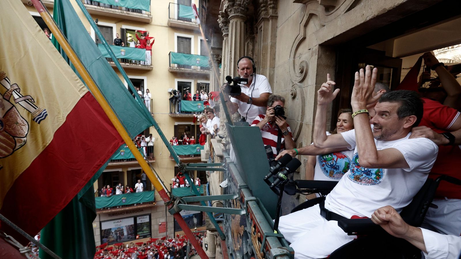 Los Sanfermines arrancan tres años después con un chupinazo multitudinario