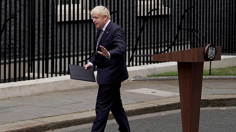 Boris Johnson dimite tras una cascada de dimisiones en 48 horas