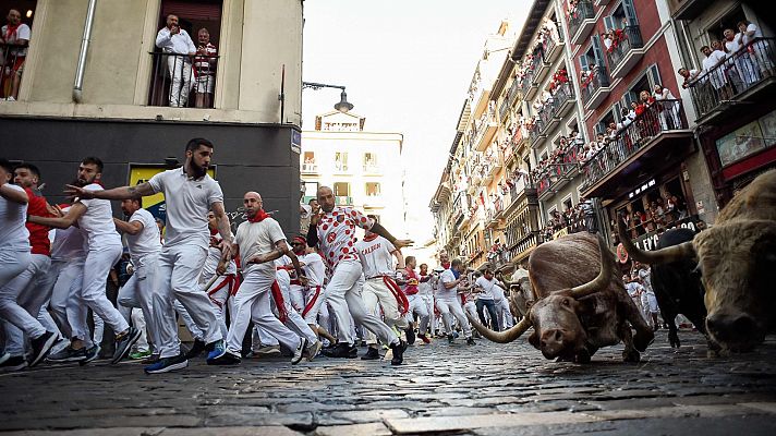 Telediario 1 - La emoción y los nervios han inundado el primer encierro de San Fermín