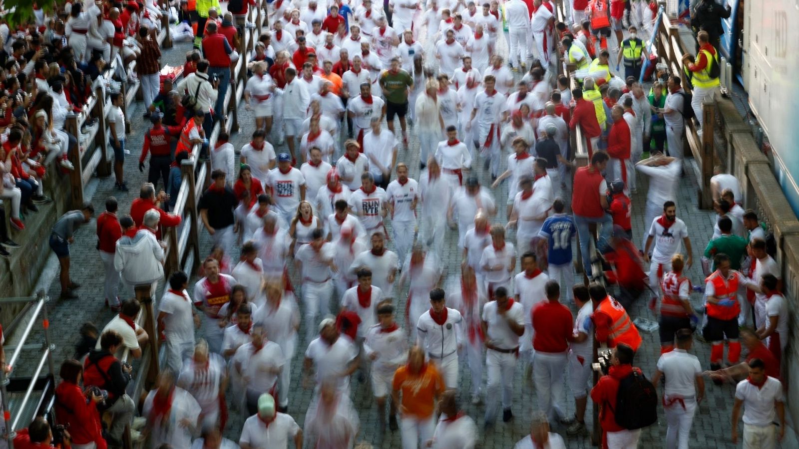 Aumenta la asistencia de corredores en los encierros de San Fermín durante el fin de semana - Ver ahora