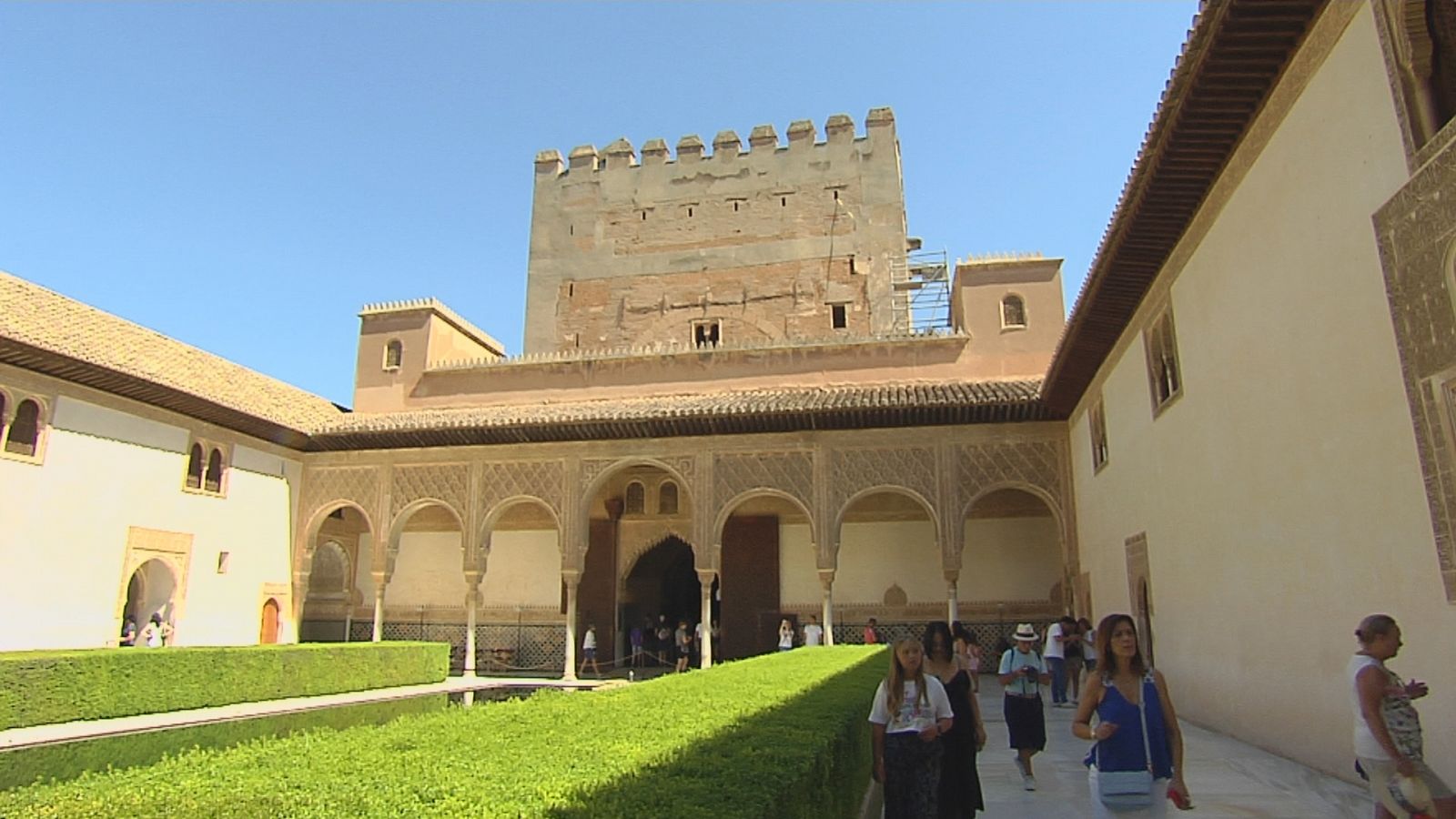 La Alhambra llena de turistas